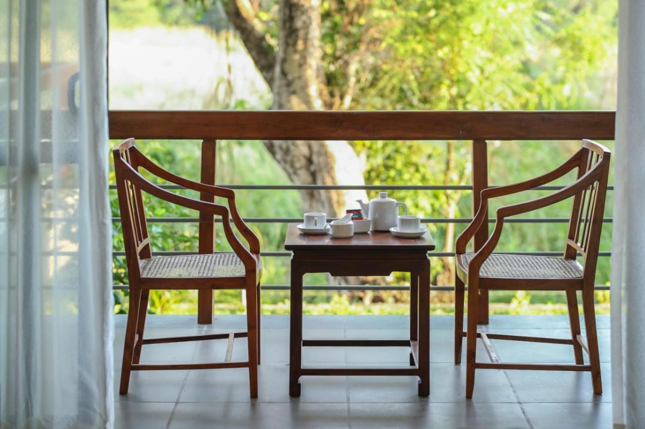 Manthila Hotel Anuradhapura Exterior photo